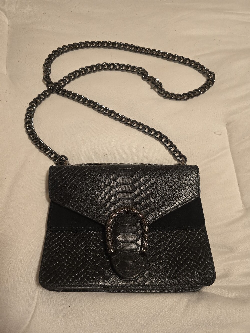 Vera Pelle Black Textured Shoulder Bag with Chain Strap